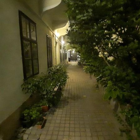 Happy Apartment In The Heart Of Budapest With 2 Rooms Bagian luar foto