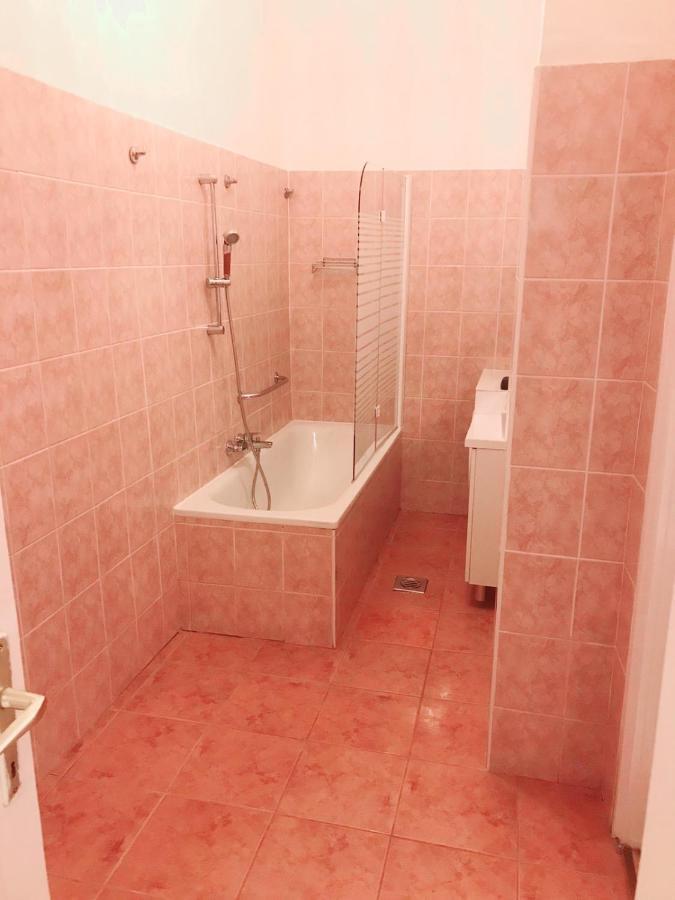 Happy Apartment In The Heart Of Budapest With 2 Rooms Bagian luar foto