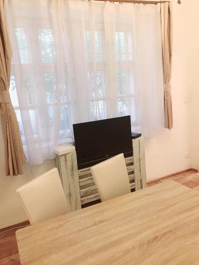 Happy Apartment In The Heart Of Budapest With 2 Rooms Bagian luar foto