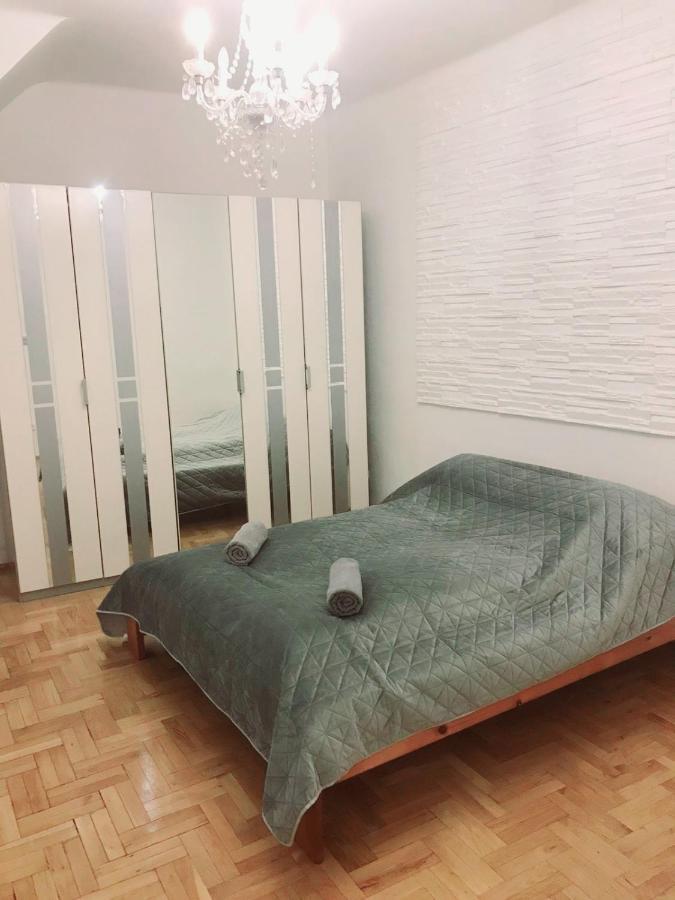 Happy Apartment In The Heart Of Budapest With 2 Rooms Bagian luar foto